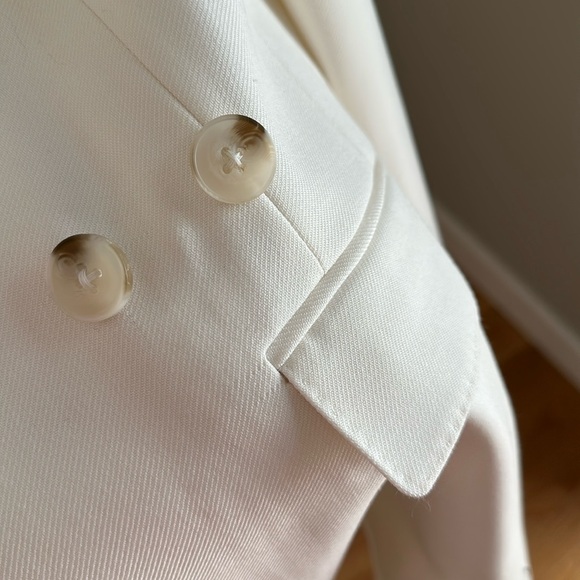 Elegant Cream Women's Blazer - Picture 6 of 7